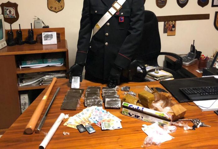 Villa Gordiani, casa dello spaccio scoperta dai carabinieri: arrestato pusher romano 21enne e sequestrati 2 kg e mezzo di hashish