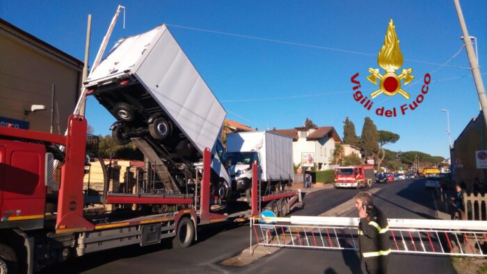 stazione case bianche camion ciampino pavona