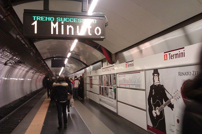 Roma, malore a Termini: servizio metro A rallentato per soccorrere una persona