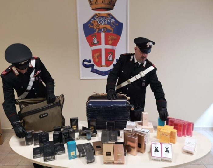 Fiumicino, trafugano profumi dal valore totale di 8000 euro al duty free dell'aeroporto: colti in flagrante