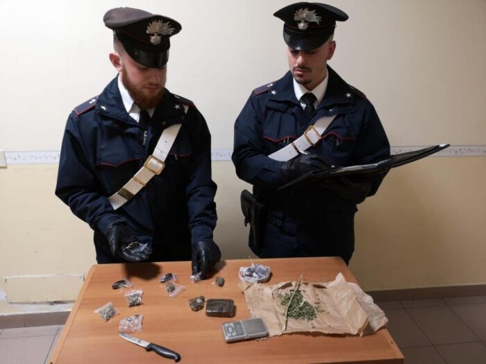 Tor de’ Cenci, hashish e marijuana in casa: agli arresti domiciliari due giovani pusher