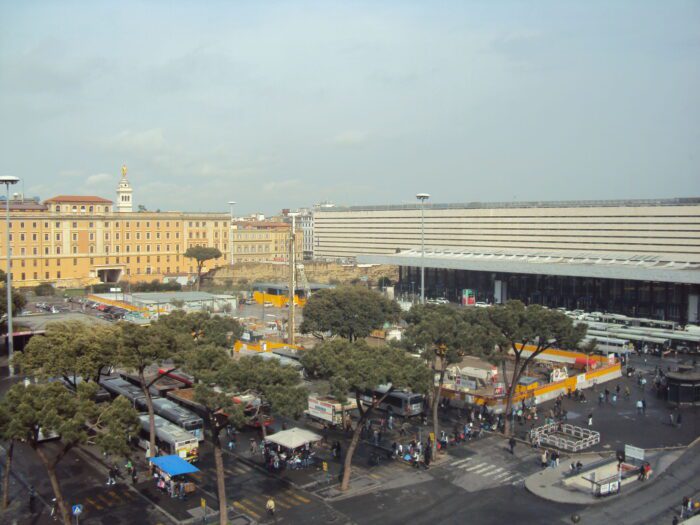 Roma Termini, attiva da oggi postazione 118 presso la stazione, nel piazzale principale