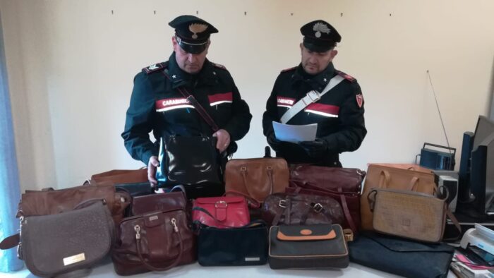 Castrocielo, 31 borse contraffatte nel cofano dell'auto: due denunciati