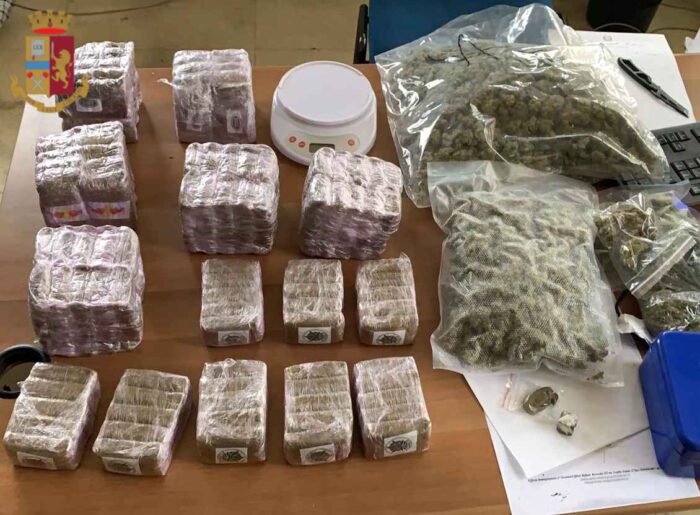 Via Casal dei Pazzi, arrestati due uomini e sequestrati 8 kg di stupefacente tra hashish e marijuana