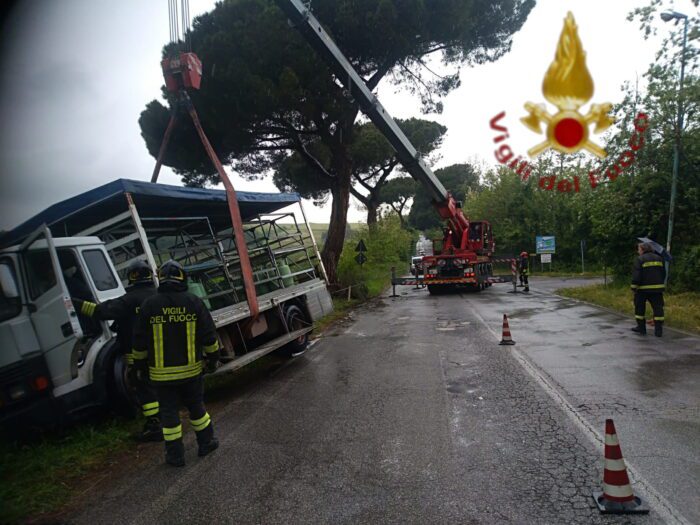 pomezia autocarro gpl fossato