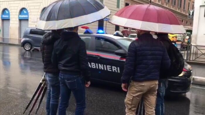 Esquilino, controlli: sanzionati 2 parcheggiatori e 5 venditori abusivi