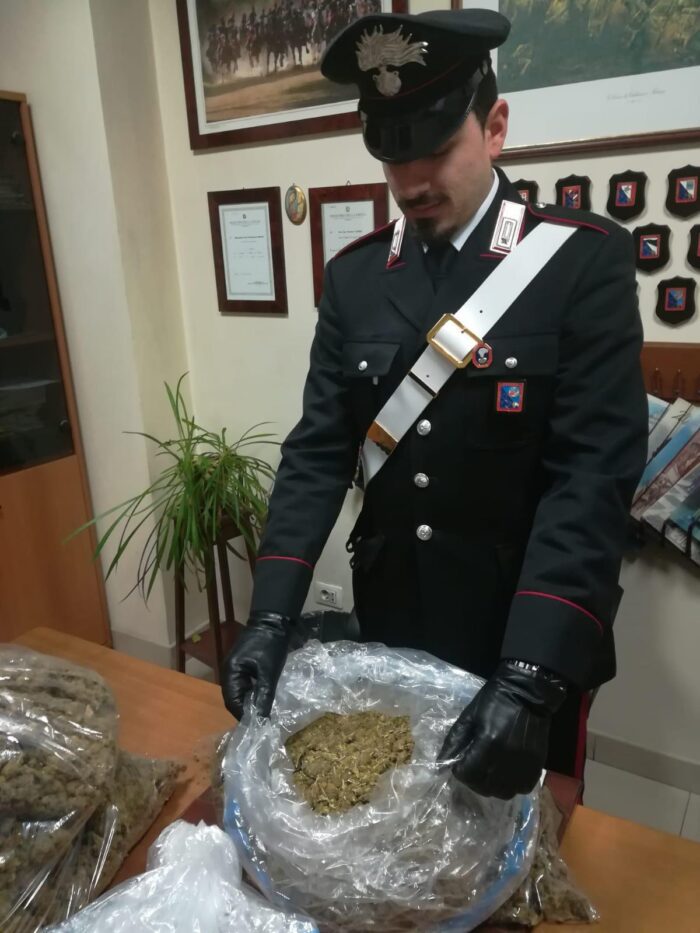 Via Tiburtina sequestrati 10 kg marijuana