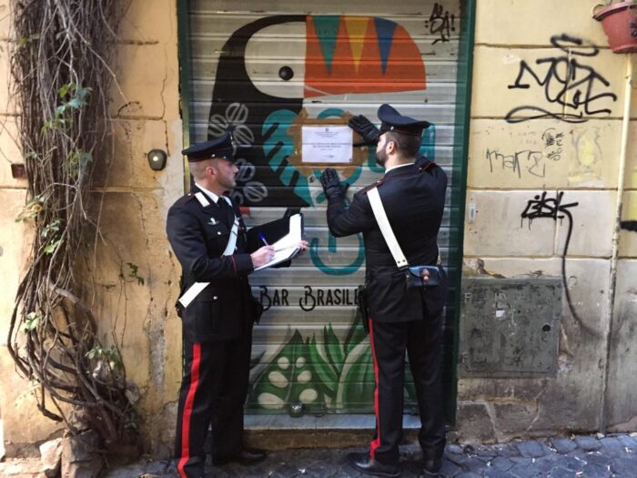 Trastevere sospesa licenza pub movida