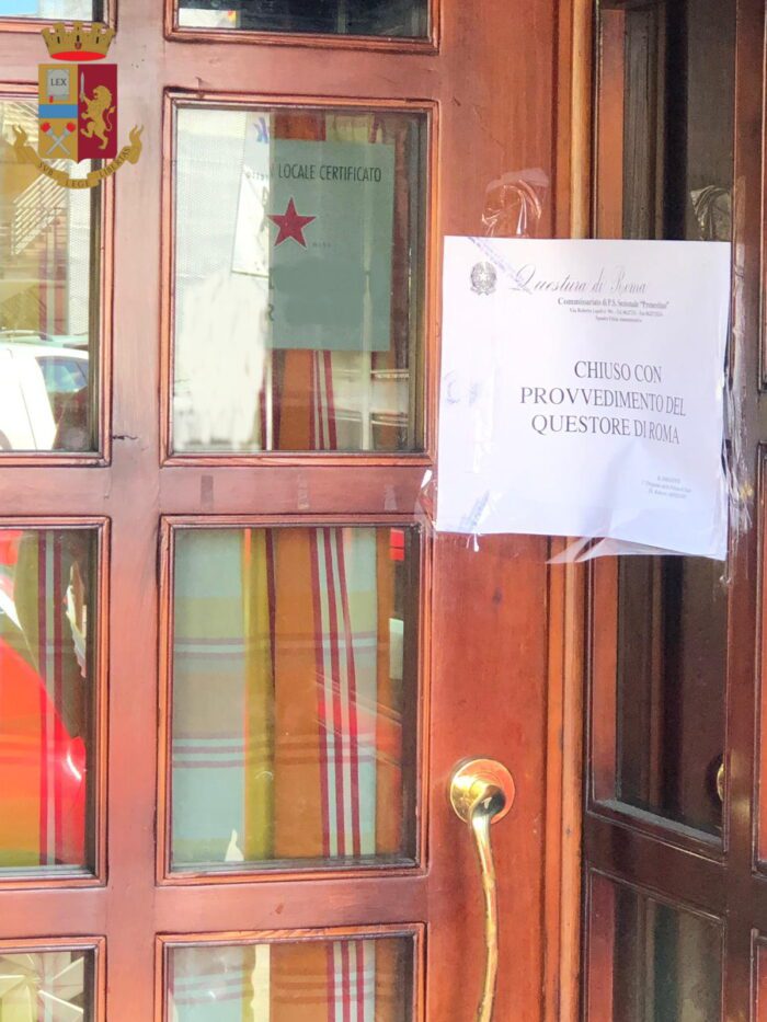 Centocelle, maxi rissa al pub con bastone, mazze e catene: il locale è stato chiuso anche per mancato rispetto delle condizioni di igiene e sicurezza
