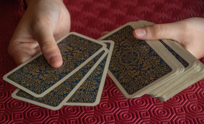Carte da gioco siciliane: tra tradizione e modernità