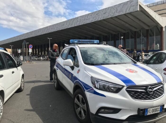 Termini, viaggia senza biglietto e viene denunciata perché fa resistenza rifiuta di esibire le proprie generalità