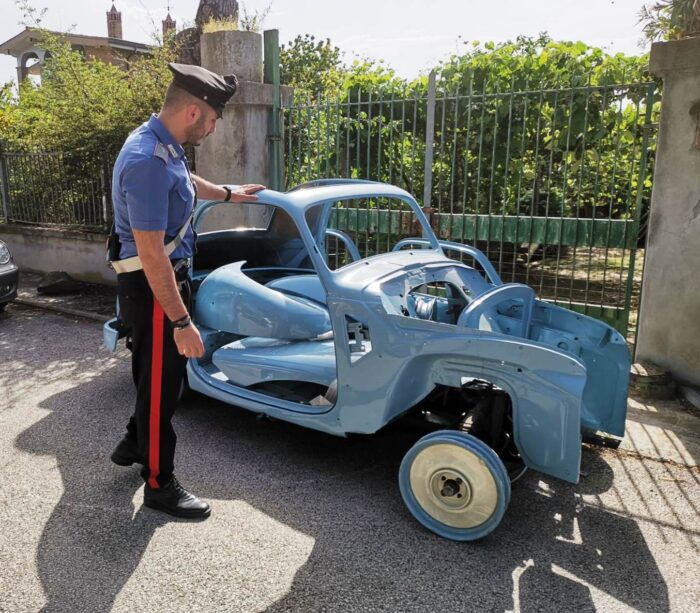 Malagrotta, giro d’affari illecito di auto d’epoca: un arresto e una denuncia. Recuperate a Zagarolo auto rubate