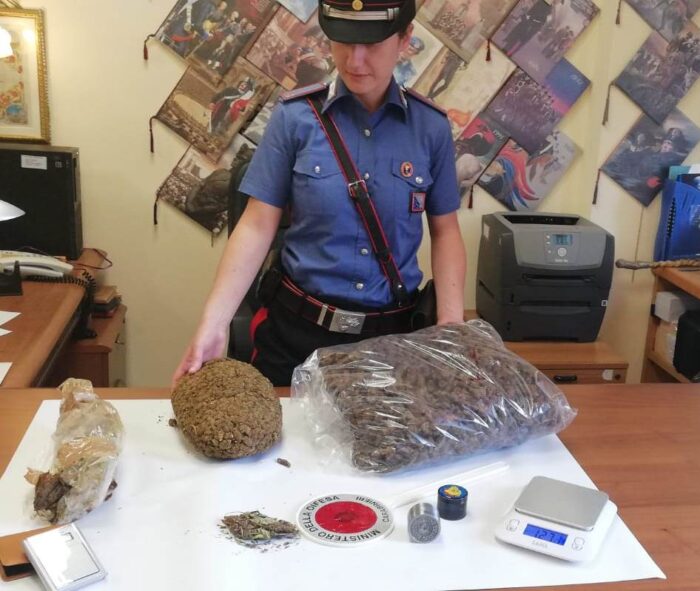 Tiburtina, 21 kg di marijuana in valigia: arrestato corriere della droga 25enne