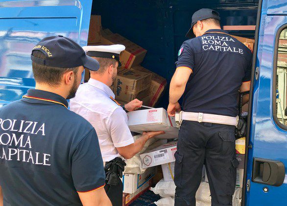 Esquilino, 170 kg di pesce e carne sequestrati dalla Polizia Locale di Roma Capitale