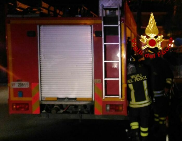 castro dei volsci auto in fiamme paura per una famiglia