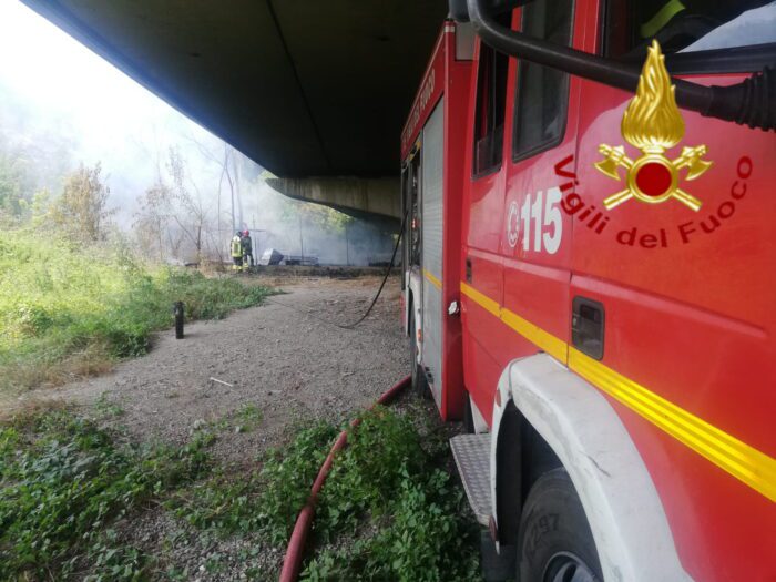 labaro incendio cavalcavia via flaminia