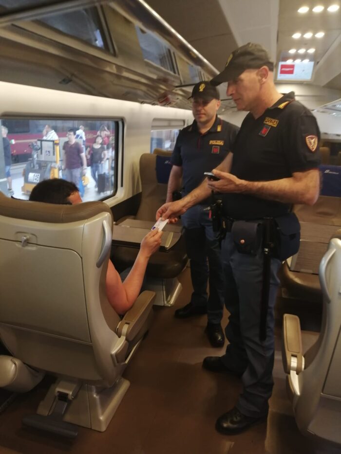 Civitavecchia, la Polizia salva la vacanza di una coppia: il marito era scomparso in stazione