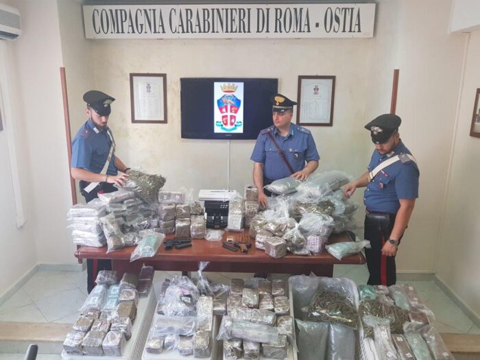 Ostia, controlli anti droga ad ampio raggio: 130 kg di droga sequestrati, 5 arresti e una denuncia