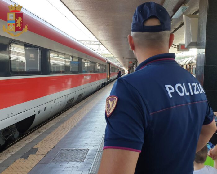 Roma Tiburtina, non paga il conto al bar e aggredisce la commessa: arrestato