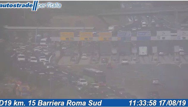 A1 roma napoli veicolo in panne Roma Sud Monte Porzio Catone oggi 17 agosto 2019