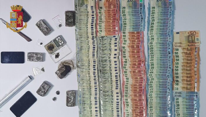 Ostia, controlli anti droga sul litorale: sequestrati 3.000 euro in contanti e 6 panetti di hashish