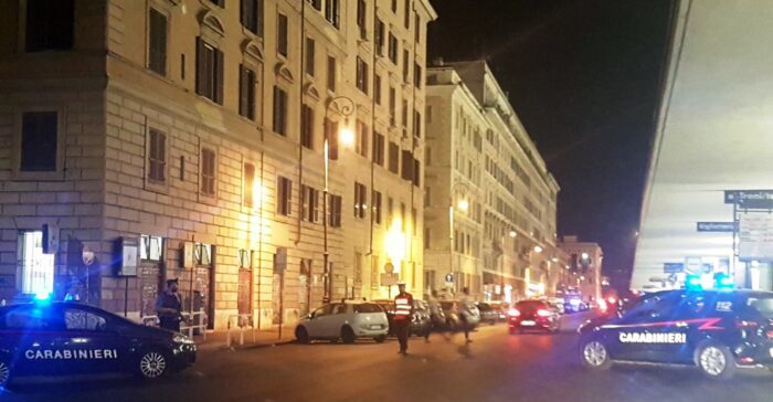 Rapinò supermercato in via Gioberti e ferì un uomo: arrestato giorni dopo in piazza dei Cinquecento, mentre cammina in strada