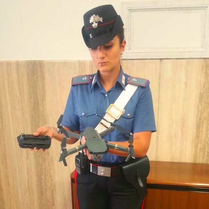 Colosseo, pilota un drone sopra lo storico monumento: denunciato