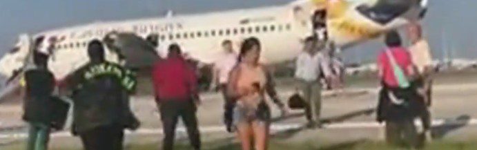 Fumo nella stiva, aereo della Cayman Airways fa evacuare passeggeri dagli scivoli: il video dei passeggeri