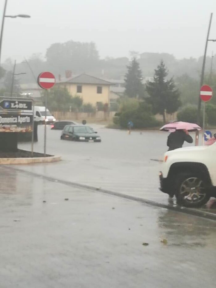 colleferro allagata via fontana dell'oste veicoli 19 settembre 2019