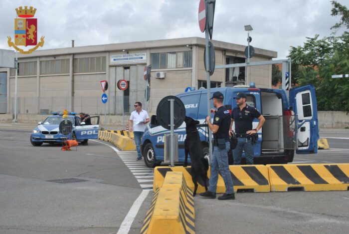 Tolfa, uomo e donna pizzicati con cocaina e hashish