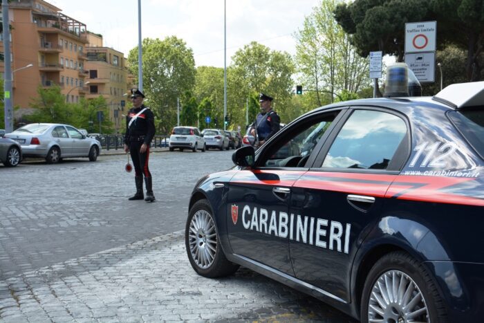 Quarticciolo detenuto semilibertà fugge Carabinieri gioielli