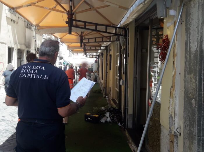 Roma Centro, locale con gravi carenze igienico sanitarie a Piazza del Popolo e rimosse occupazioni abusive di un ristorante lì vicino