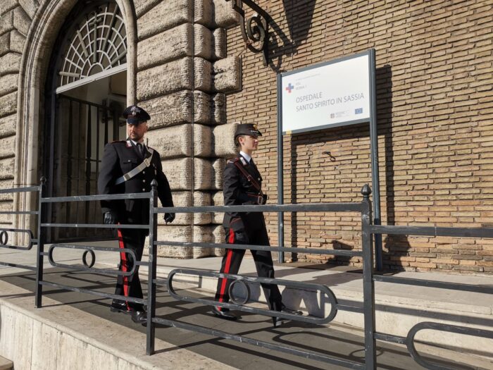 San Pietro, ospedale Santo Spirito in Saxia. 29enne italiana fa razzia in ospedale: portafogli, telefoni cellulari, chiavi di scooter, euro e dollari