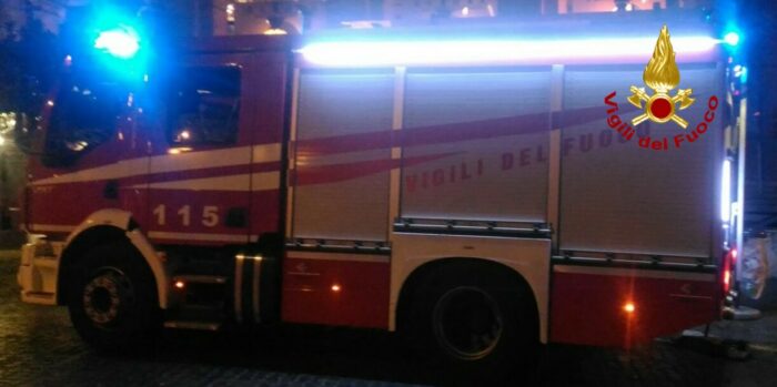 tor bella monaca incendio auto nella notte intervento Vigili del Fuoco