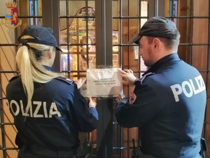 Trastevere, hashish sul pavimento del bagno di un esercizio commerciale: la Polizia di Stato sospende la licenza del locale per 15 giorni