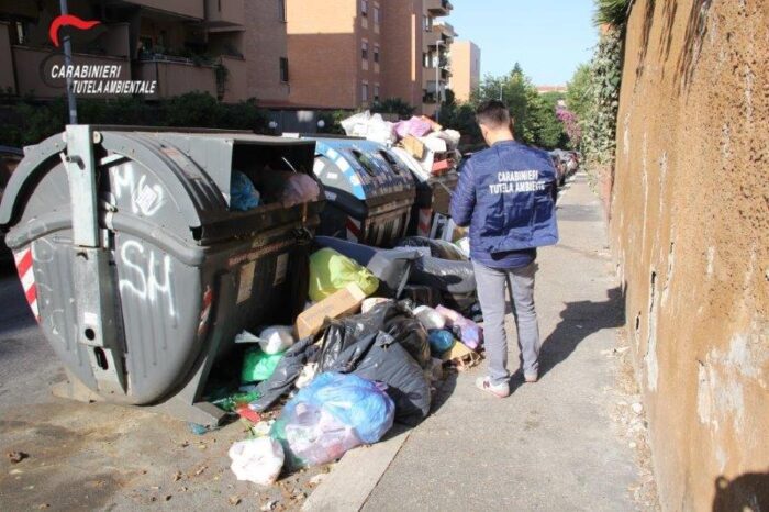 roma stoccaggio illecito rifiuti denunciati dirigenti ama