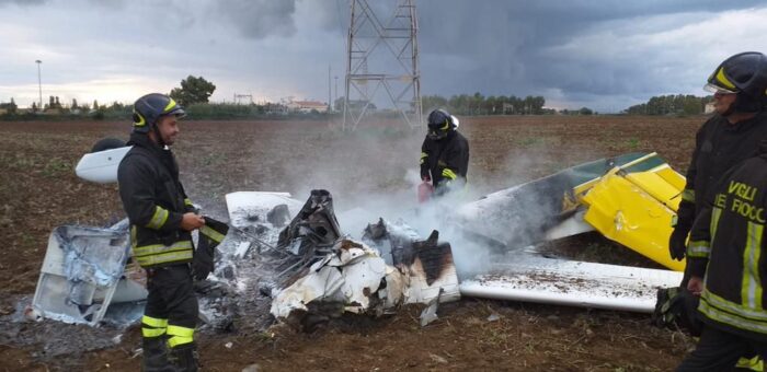 Marina di Tolfa, ultraleggero si schianta tranciando dei cavi di traliccio: un morto e un ferito in codice rosso