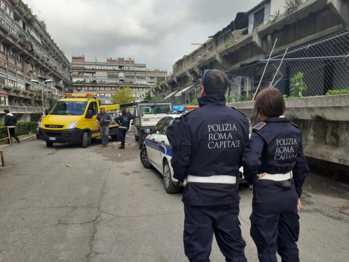 Tor Sapienza, tensione in via Giorgio Morandi per lo sgombero di occupazioni abusive (FOTO)