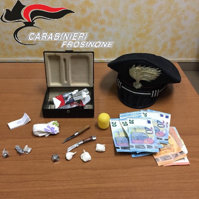 Alatri, 43enne del luogo tenta la fuga alla vista dei Carabinieri: il pusher aveva droga nell'auto
