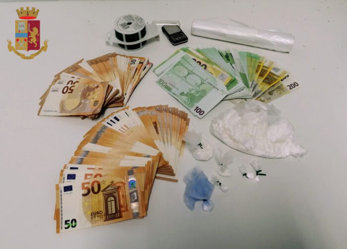10 arresti e 16.880 euro in contanti sequestrati