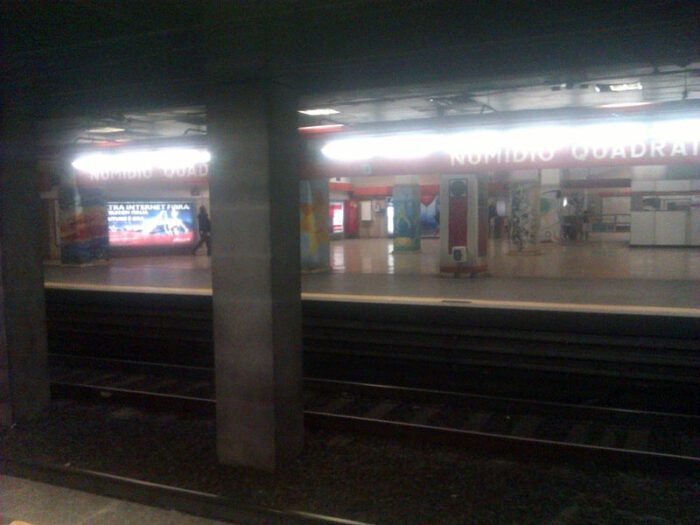 Roma, investito da un treno della metro A: in codice rosso un 74enne