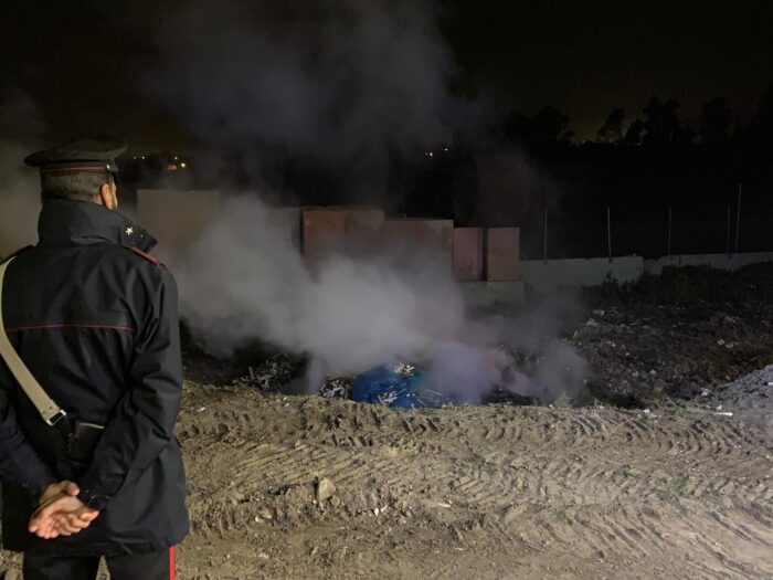 Ladispoli, brucia rifiuti tossici nella notte: denunciato un imprenditore