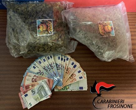 Frosinone, trovati con 1 kg di marijuana durante un controllo: in manette una coppia