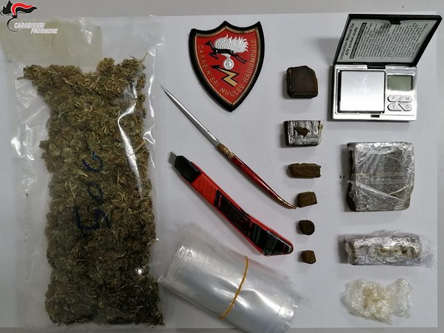 Veroli, pusher 29enne del luogo trovato con droga e materiale per lo spaccio in casa