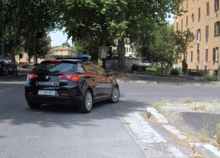 Pontecorvo domiciliari insulta carabinieri controllano