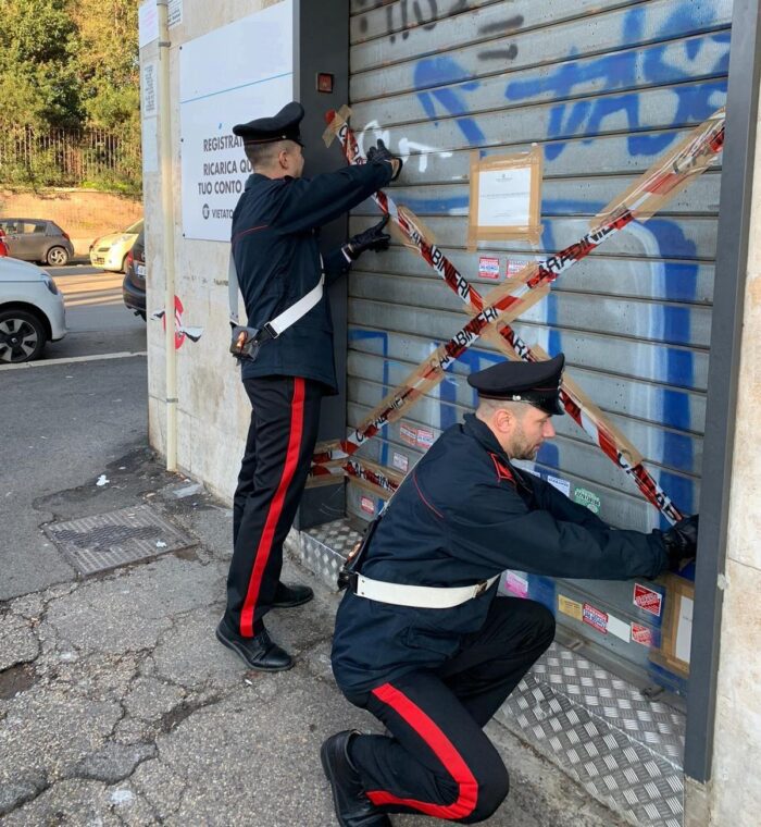 Villa Gordiani base smercio sim card denunciato