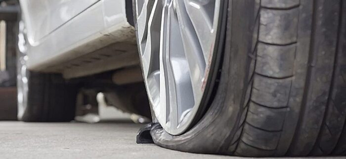 Anagnina-San Giovanni, squarcia le gomme all'auto di un poliziotto. Appena rintracciato, chiede scusa e si propone di risarcire il danno