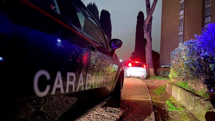 Roma. Tomba di Nerone, a spasso in via Ischia di Castro con una pistola nel borsello