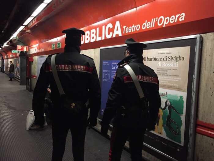 Roma controlli antiborseggio arrestati fermate Metro