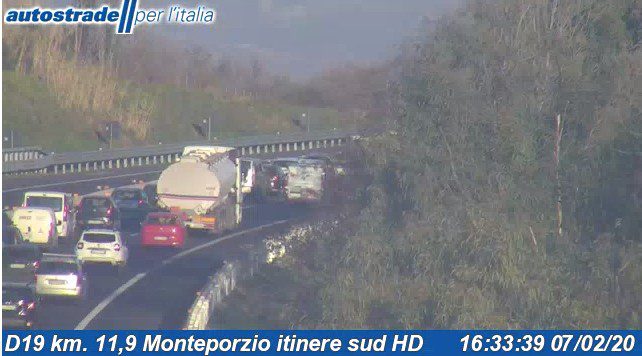 Incidente tra Monte Porzio Catone e Roma Sud autostrada oggi 7 febbraio 2020